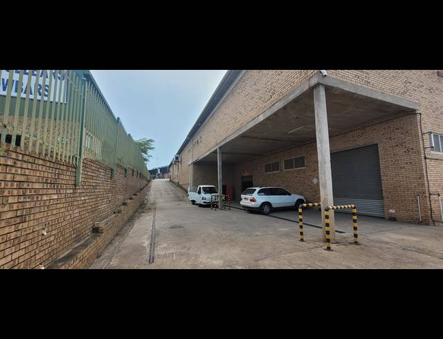 1,000M² WAREHOUSE TO LET IN RIVERSIDE PARK